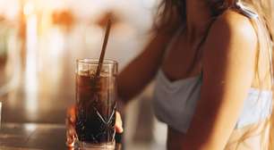 Médica revela o que acontece no organismo quando você para de beber refrigerante; conheça