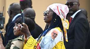 Em visita à África, Papa defende paz 'fundada no amor e na justiça'