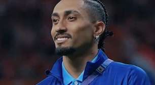 Raphinha pode ser punido após falar em 'jogo roubado' em eliminação do Barcelona na Champions