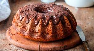 Aprenda o truque para deixar seu bolo de chocolate bem molhadinho