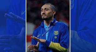 Raphinha pede desculpas por gesto de roubo em eliminação do Barcelona