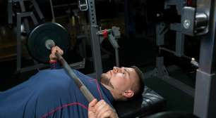 4 sinais de que você está usando carga demais e treinando errado