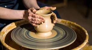 Não é terapia, mas é terapêutico: os benefícios da cerâmica como hobby