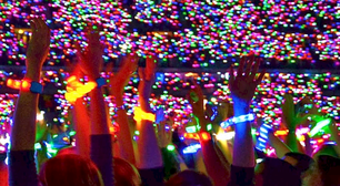 Pulseiras de LED: a popularização nos grandes shows