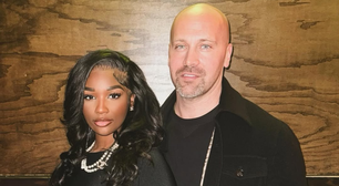 Influenciadora digital morre em circunstâncias 'suspeitas' durante viagem com o noivo