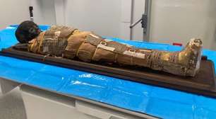 Item misterioso é encontrado em múmia de 2 mil anos de criança egípcia