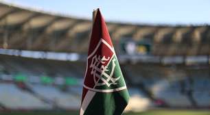 Torcedores do Fluminense protestam no CT após derrota na Libertadores e cobram jogadores
