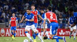 Cruzeiro leva gol nos acréscimos e perde para a Católica no Mineirão