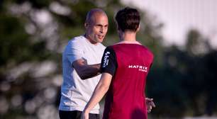 Diniz exalta contratação de ex-goleiro e vê elenco do Corinthians blindado após cobranças