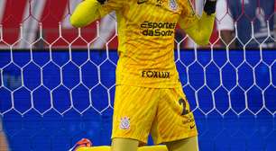 Torcedores da Portuguesa são indiciados por injúria racial contra Hugo Souza