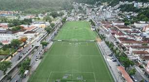 Torcida do Santos vai ao CT para cobrar Cuca, Neymar e elenco após empate pela Sul-Americana