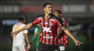 Renê brilha, faz dois gols e coloca o Vitória na liderança do grupo na Copa do Nordeste: "Estou muito feliz"