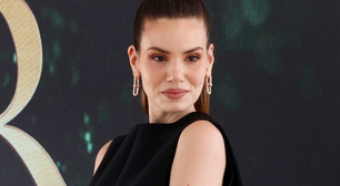 Pretinho nada básico: em look all black, Camila Queiroz combina vestido de R$ 13 mil com bolsa de R$ 15 mil em evento. Fotos!