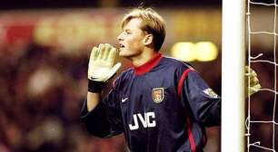 Ex-goleiro do Arsenal e Juventus morre aos 48 anos em colisão entre carro e trem na Áustria