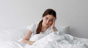 Acordar com dor de cabeça pode indicar problemas de saúde; entenda