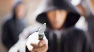 Homem tem orelha arrancada após ser confundido com gay ao abraçar o filho em SP