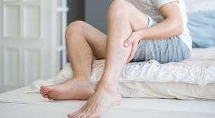 Acorda com cãibra? Entenda por que acontece e como evitar