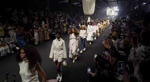 Simple assina beleza dos desfiles de Aluf e Apartamento 03 no Rio Fashion Week e apresenta novo body splash