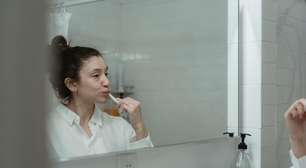 Pare de escovar os dentes logo após as refeições: a ciência emite um alerta urgente sobre esse hábito muito comum