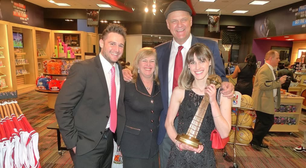 Quem são os filhos de Oscar Schmidt e sobrinhos de Tadeu Schmidt, do 'BBB 26'? Ídolo do basquete era pai de um casal, fruto de uma união de mais de 50 anos