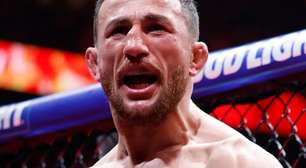 VÍDEO: Ex-campeão do UFC escala janela de prédio e é parado pela polícia