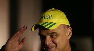 Oscar Schmidt é cremado usando a camisa da seleção brasileira de basquete