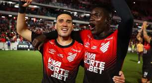 NOVAS! Athletico-PR improvisa atacante contra Palmeiras, problema em contrato para jogo