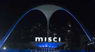 RioFW: Misci transforma moda em Carnaval com desfile na Marquês de Sapucaí embalado pela bateria da Beija-Flor