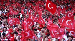 Ex-Flamengo mantém alto nível na Turquia e explica segredo para seguir jogando aos 39