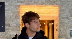 Italiano derrota Zverev, chora em quadra e dedica vitória a jovem morto aos 13 anos