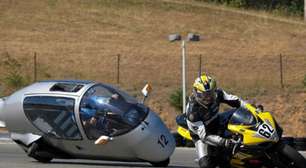 A BMW teve a ideia mais maluca de sua história: uma motocicleta carenada como uma cápsula e com oito rodas para evitar quedas