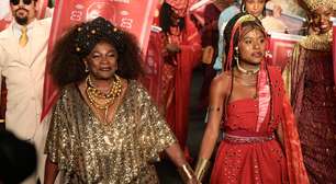 Elenco de "A Nobreza do Amor" desfila figurinos da novela de época da Globo no Rio Fashion Week