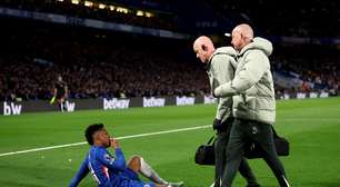 Lesionado, Estêvão deixa jogo aos 14 minutos contra o United e preocupa Chelsea e Seleção