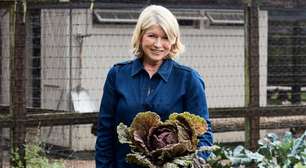 Martha Stewart, aos 84 anos: "Caminho bastante, três vezes por semana faço sessões de Pilates de 45 minutos e duas vezes por semana uso halteres e aparelhos; uso praticamente os mesmos pesos de sempre, então estou muito forte"