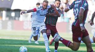 Neymar se irrita após ter gesto interpretado como provocação: 'Estão pegando pesado demais'