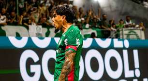 Palmeiras se defende bem com um a menos e vence o Athletico-PR