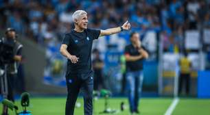 Atacante sai em defesa de Luís Castro no Grêmio: "Matamos e o metemos na cruz"