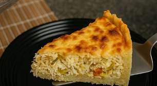 Quiche de alho-poró e frango: uma opção irresistível com um toque de cebola e salsa