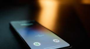 O que significa quando alguém está sempre com o celular no modo silencioso, segundo a psicologia