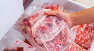 Como é o jeito certo de descongelar carne? Aprenda aqui