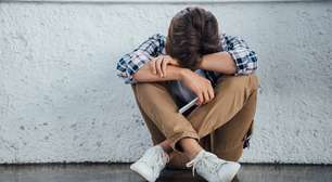 Solidão digital: por que estamos mais conectados do que nunca, mas nos sentimos cada vez mais sozinhos