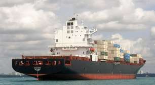 EUA interceptam navio iraniano no Golfo de Omã e assumem controle da embarcação, diz Trump