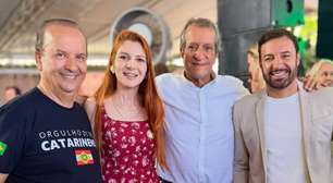 Deputados do PL discutem após Carlos Bolsonaro ser cortado de foto nas redes sociais