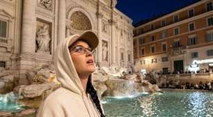 'Sem moedas', Katy Perry joga cartão de crédito na Fontana di Trevi em busca de sorte