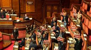 Decreto na Itália gera polêmica por bônus a advogados que repatriam migrantes