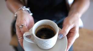 Se você toma café logo que acorda, está fazendo errado: esta é a hora exata para ter energia, segundo a ciência