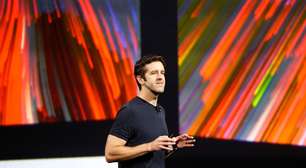 Apple nomeia executivo interno John Ternus como CEO e Tim Cook como presidente do conselho de administração