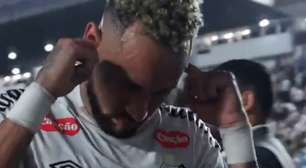 Coçou ou tapou os ouvidos? Movimento de Neymar chama atenção ao deixar o gramado