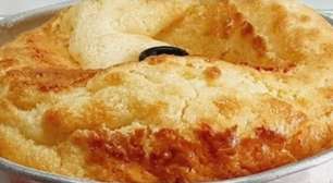 Bolo de creme de leite fofinho e sem trigo, que é a opção perfeita para acompanhar um cafezinho