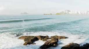 Jovem desaparece após cair no mar do Guarujá; bombeiros seguem buscas